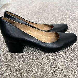 NATURALIZER black leather shoes